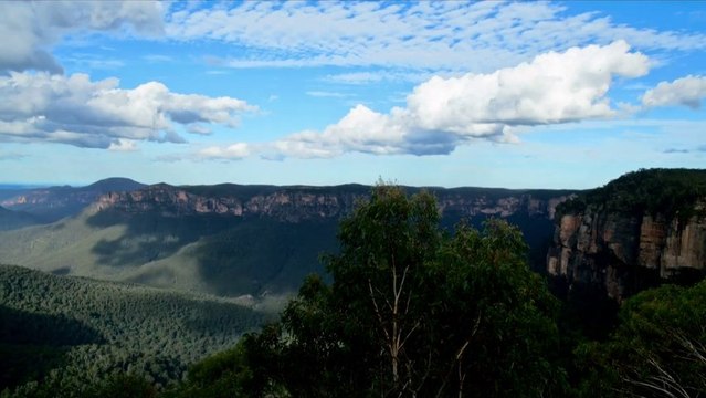 Zaman geçerken sende geçmeyen bir “ben” var, farkında mısın?