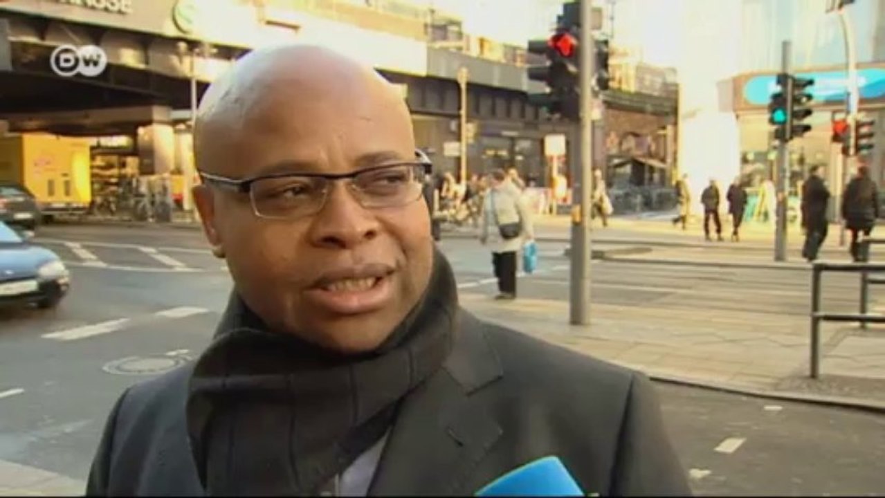 Survey: The Germans and Immigration | People & Politics