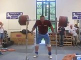 Crazy Weightlifter Carries 290 kgs on his Shoulders!!