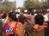 Stone pelting during AMC sanitary worker's strike, 20 detained  - Tv9 Gujarati