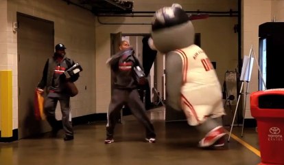 Quand la mascotte piège sa propre équipe!! Houston Rockets - NBA 2014 !!