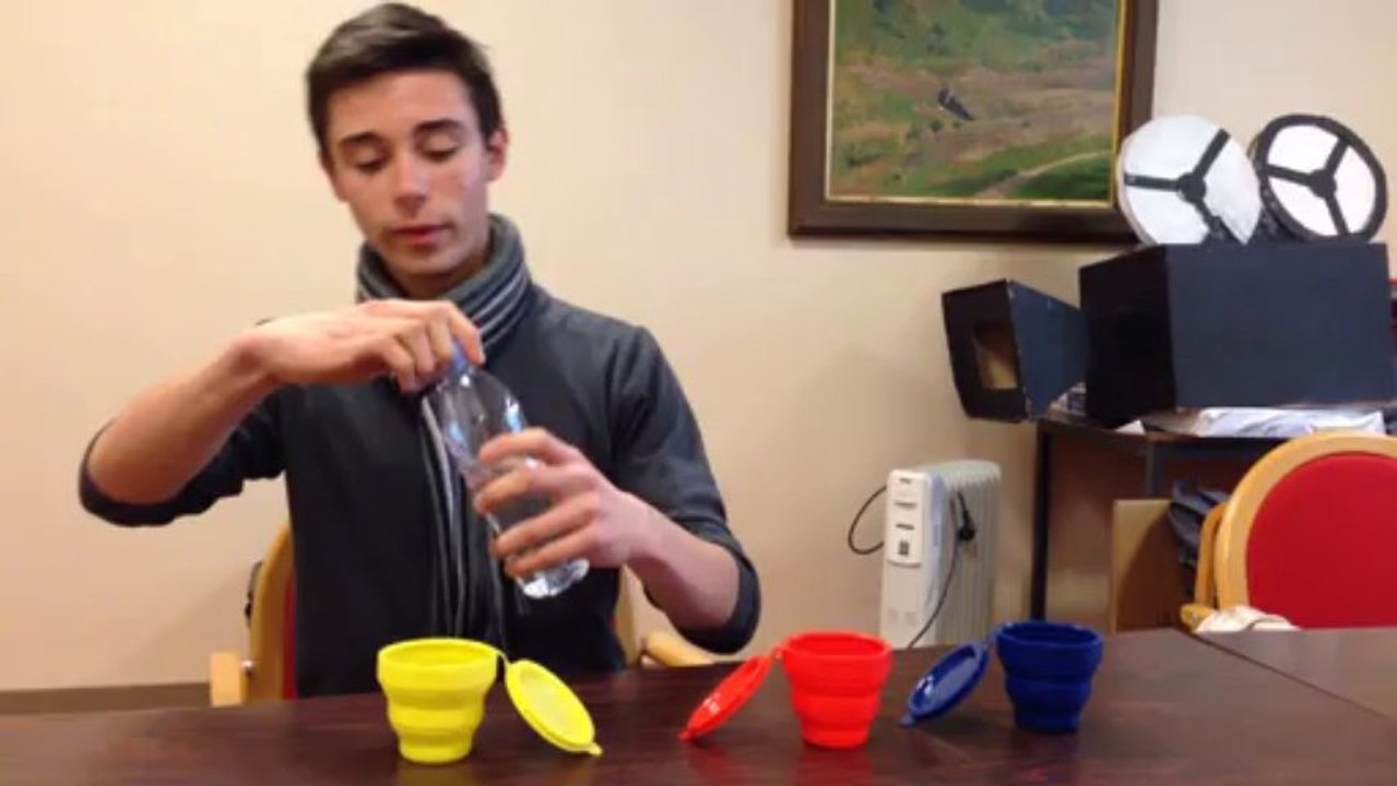 Démonstration des gobelets pliables de Drink'Up
