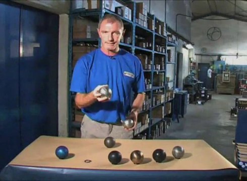 Présentation des boules de pétanque La Boule Bleue