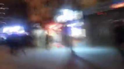 Yarı çıplak koştular