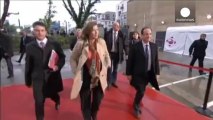 Francia: oscurate in internet le foto della scappatella di Hollande. Il presidente in caduta nei sondaggi
