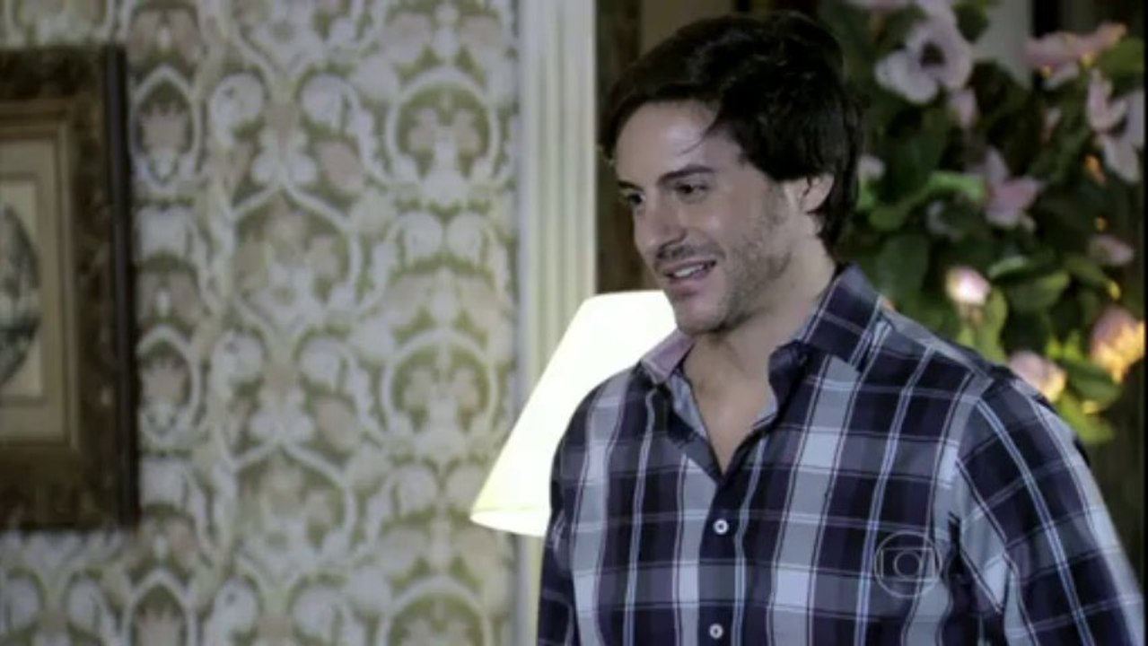 Thales pede Natasha em casamento