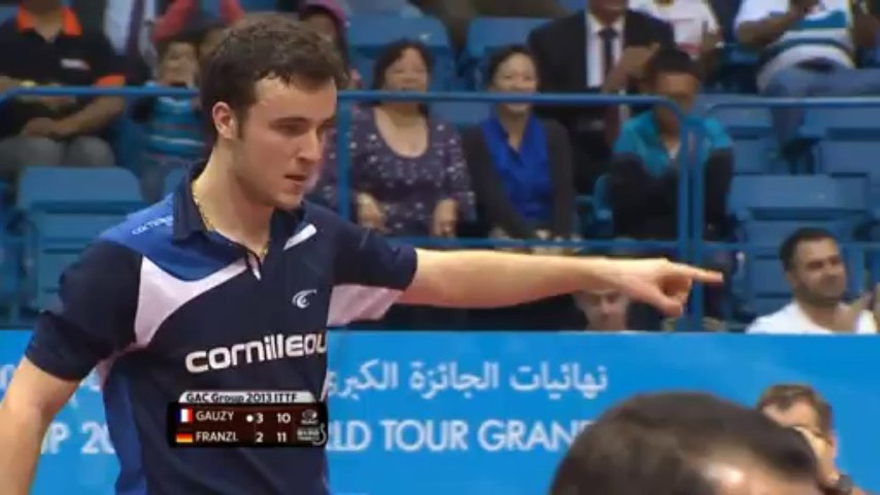 Tennis de table -  La démonstration du français Simon Gauze