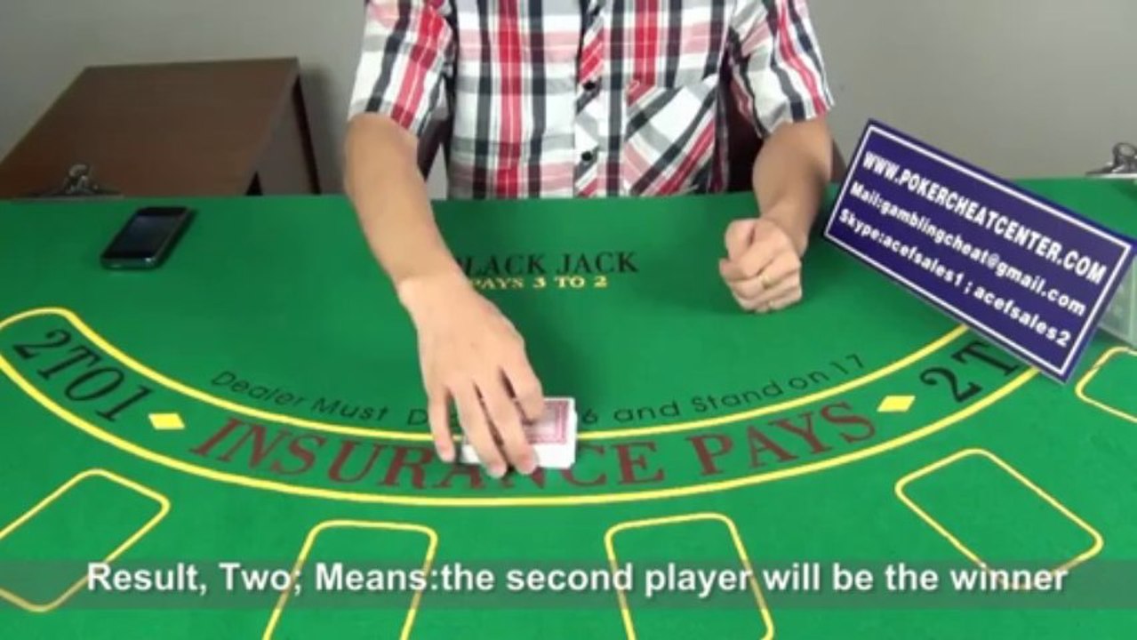 Shirt-button-camera-lens-for-poker-analyzer