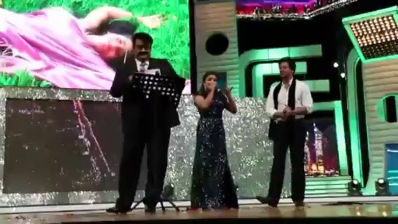 Mohanlal and Rimi Tomy performance with @IamSRK  - Ujala Asianet Film Awards 2014