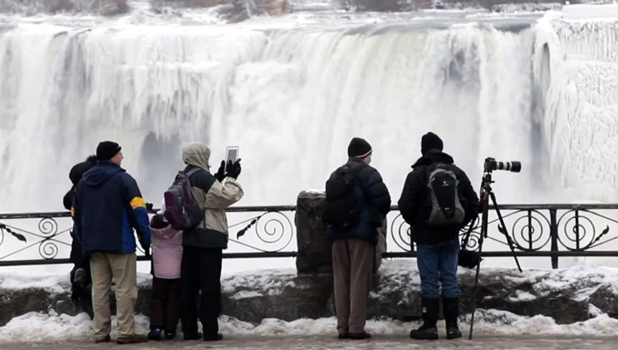 Canada: l'eau des chutes du Niagara tombe malgré le froid