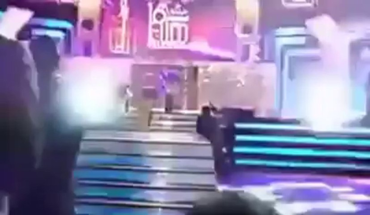 Lungi Dance by @IamSRK ,Mammootty & Mohanlal at 16th Ujala Asianet Film Awards 2014
