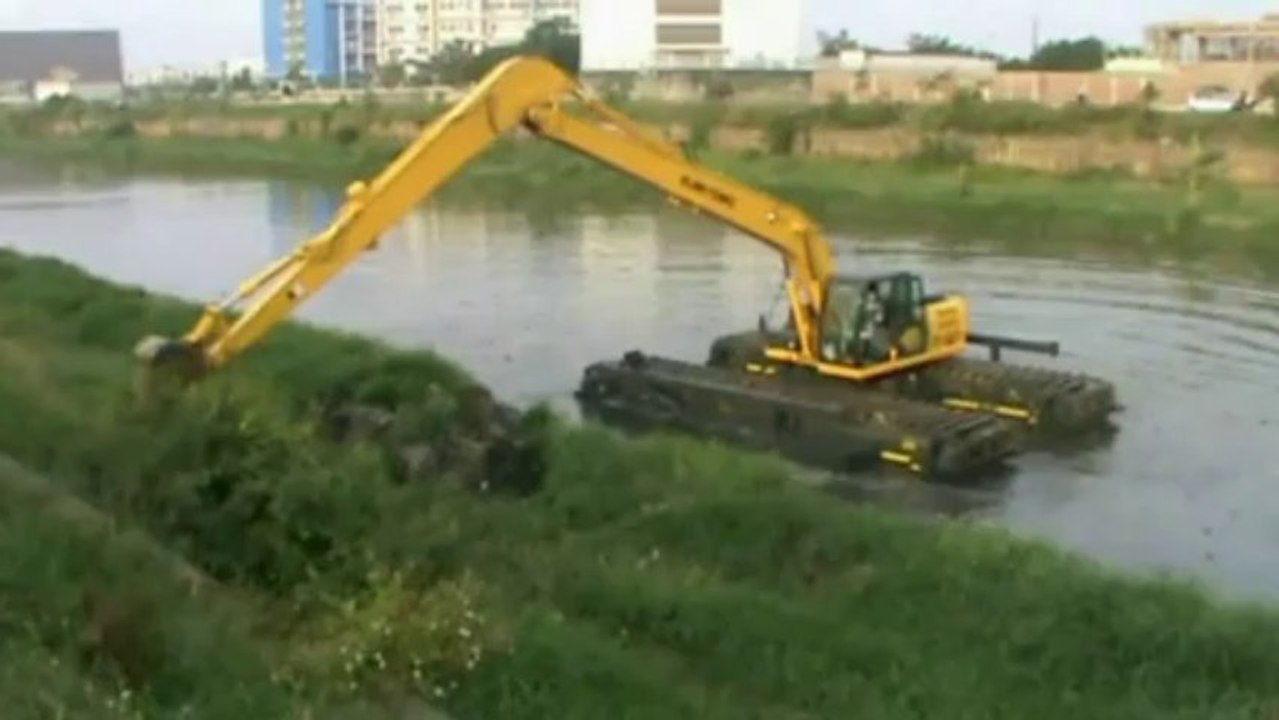 test amphibious swamp excavator sumitomo sh210 lc di jakarta indonesia