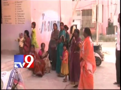 Thieves loot shops and houses in Hyderabad