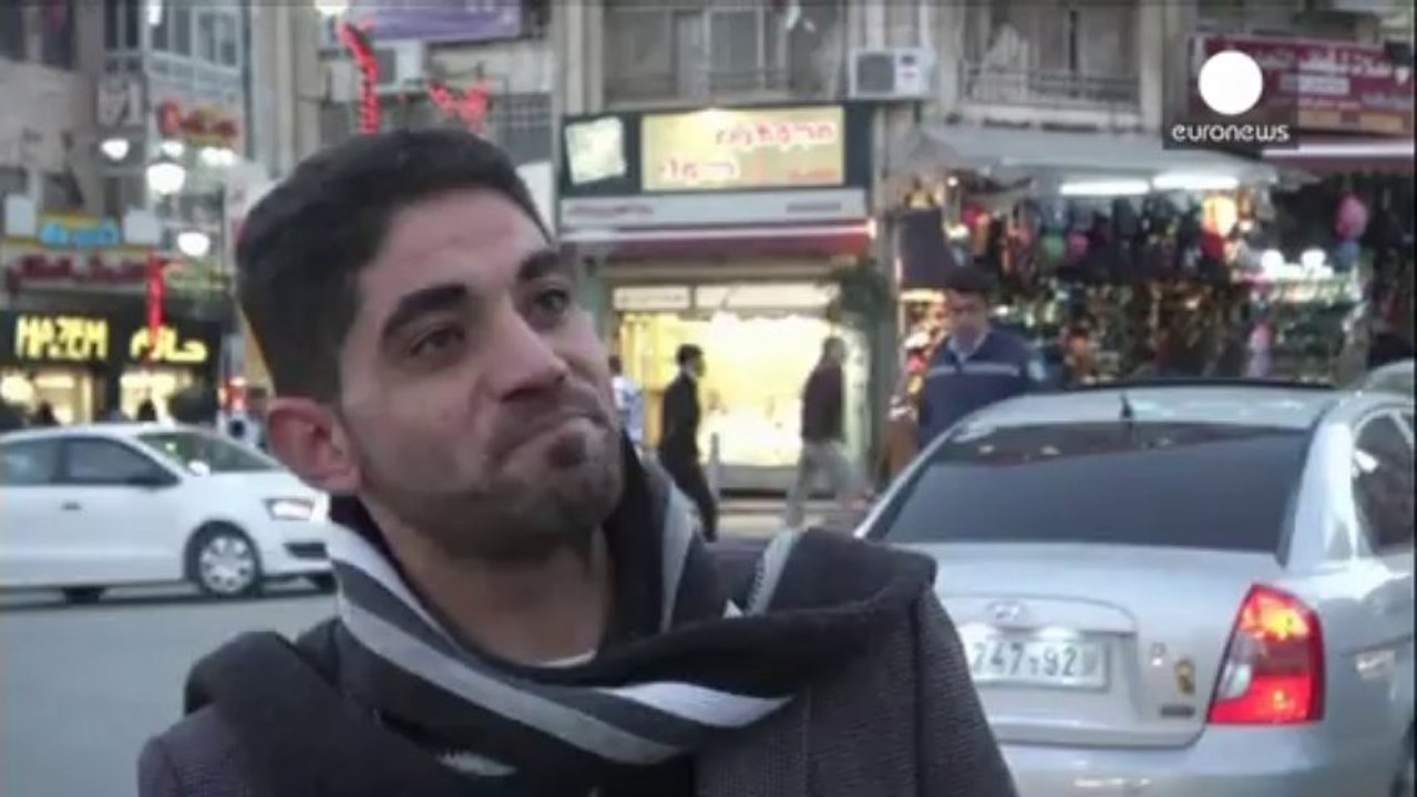 Gestos de desprecio y duras palabras entre los palestinos contra el "criminal" Sharón
