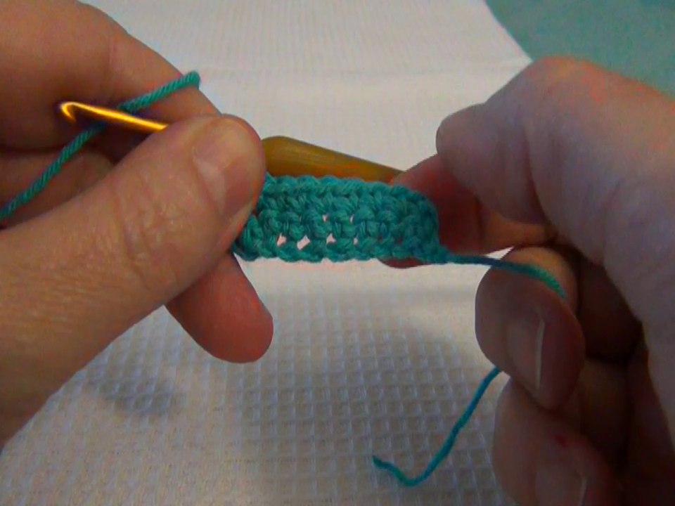 CROCHET / LA MAILLE SERREE rang2