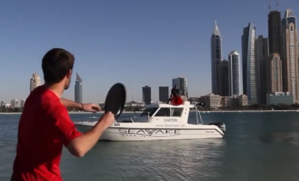 Crazy Frisbee Tricks in Dubai