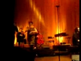 (07) Jeanne Cherhal et Albin dansent