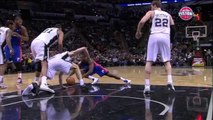 Le pied d'un basketteur à travers sa chaussure