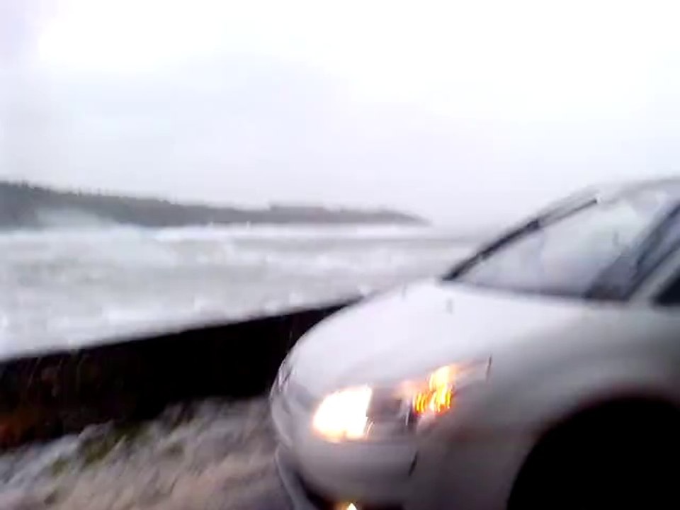 Tempête en Bretagne : Mer agitée sur une plage du Finistère en Bretagne