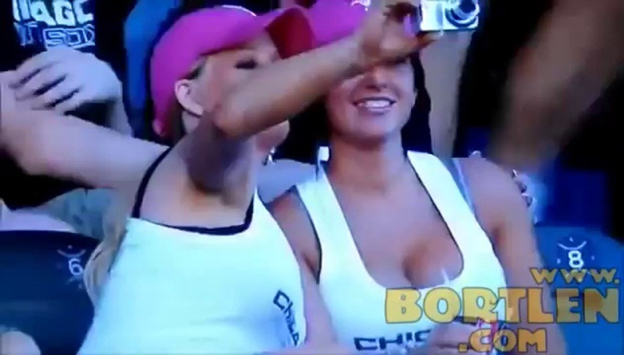 Fotoğraf Çekmeye Çalışan Aptal Sarışın