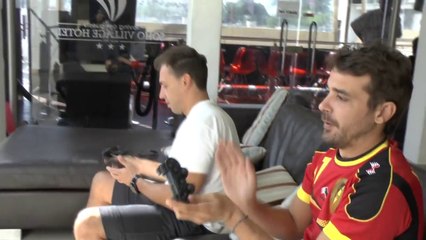 Partido de PES entre Pedro y Maxi de la Cruz en Cartelera VCP - 26 de Febrero