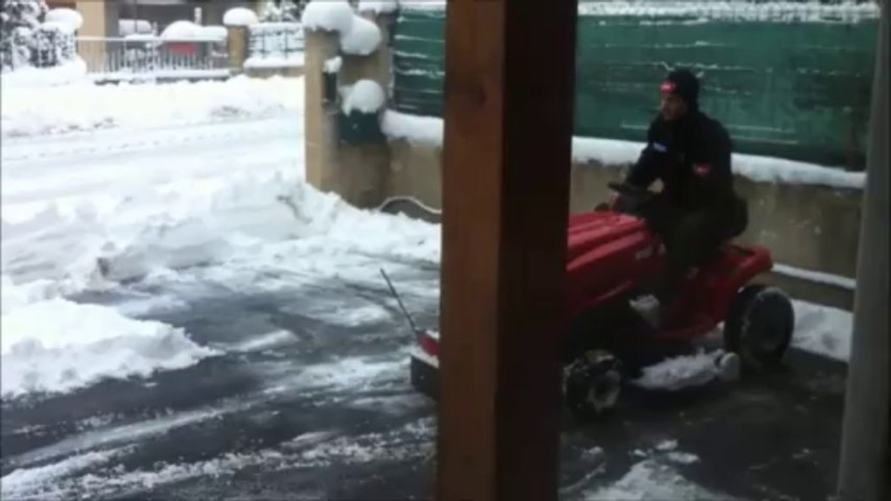 essais chasse neige sur tracteur tondeuse