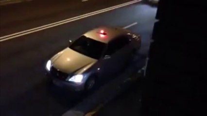 Voiture de police avec gyrophare caché