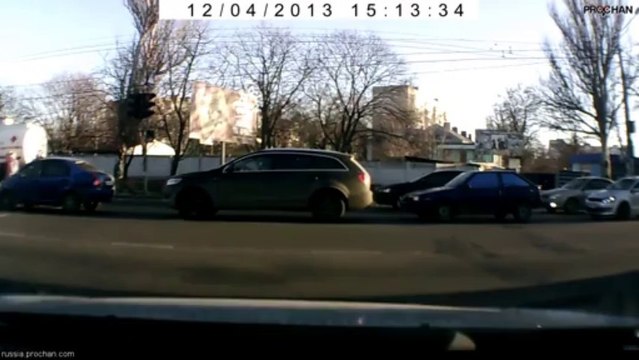 Woman gets hit by car - Автомобиль сбил женщину on Prochan