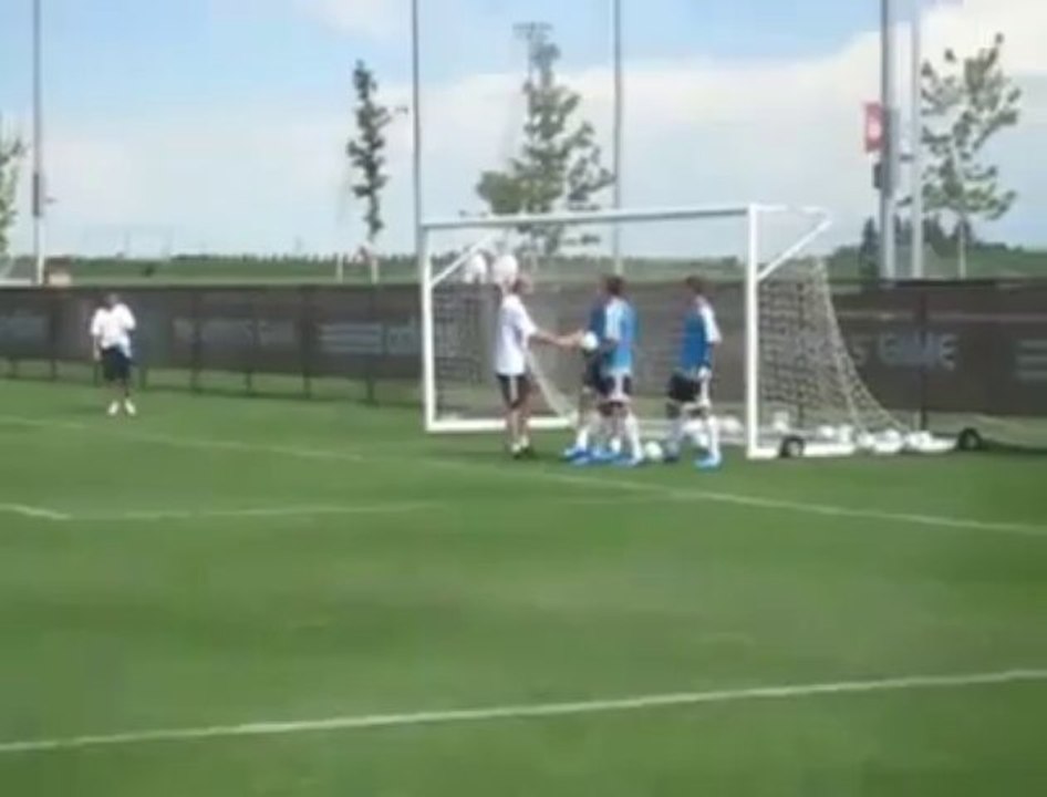 Zidane embarrasses goalkeeper