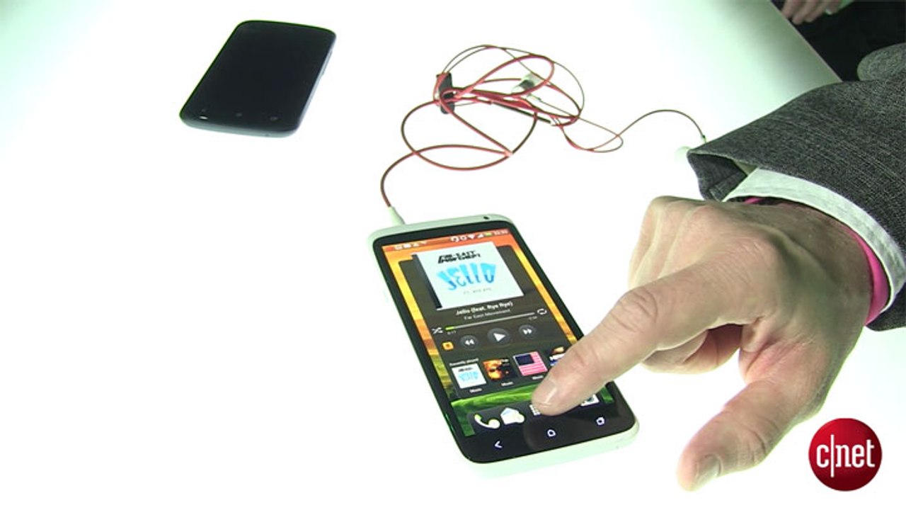 MWC 2012 : prise en main du HTC One X en vidéo