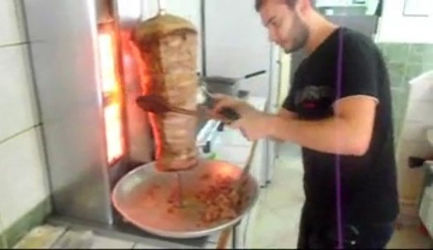 SALEHH Au Kebab Comment faire UN BON KEBAB?(SALADES-TOMATES-OIGNONS)ANNONAY KEBAB HD