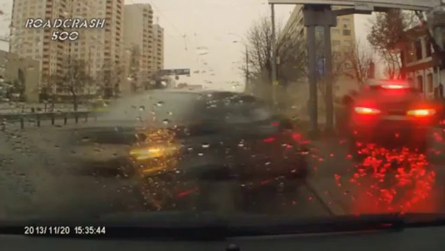 Gros accidents de voiture et gars ultra chanceux! La mort n'est pas loin!