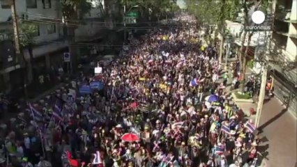Thailandia, il premier apre uno spiraglio ai manifestanti