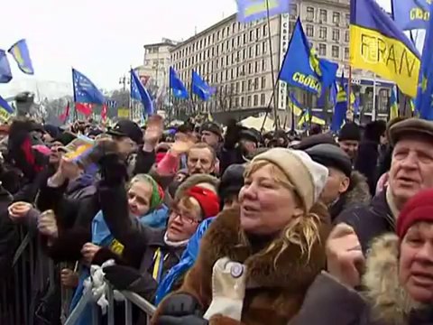 Резиденцию Януковича снова окружили активисты