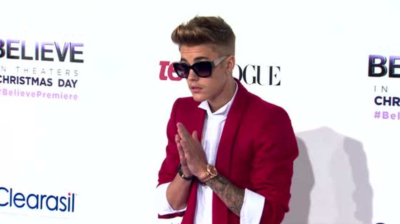 Justin Bieber beschuldigt Eier auf Nachbars Haus geworfen zu haben