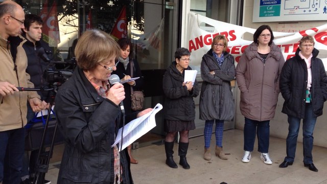 Manif devant la CPAM d'Angers