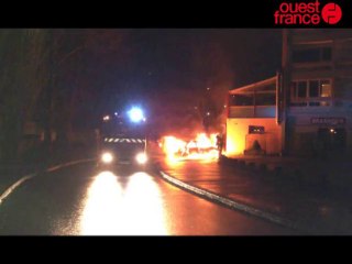 La voiture explose et prend feu à Saint-Lô