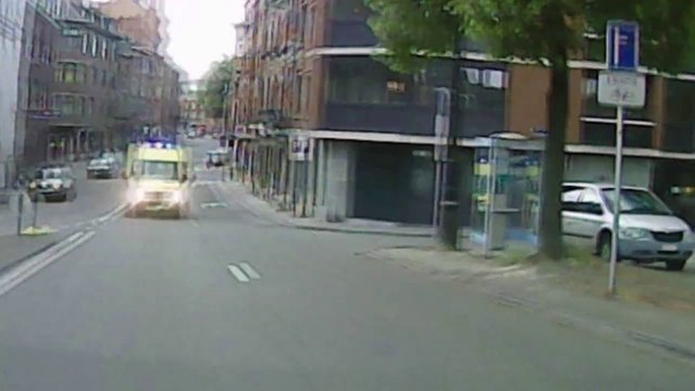 Ambulance folle à contre sens (Belgique - Namur) - Caméra embarquée Car DVR