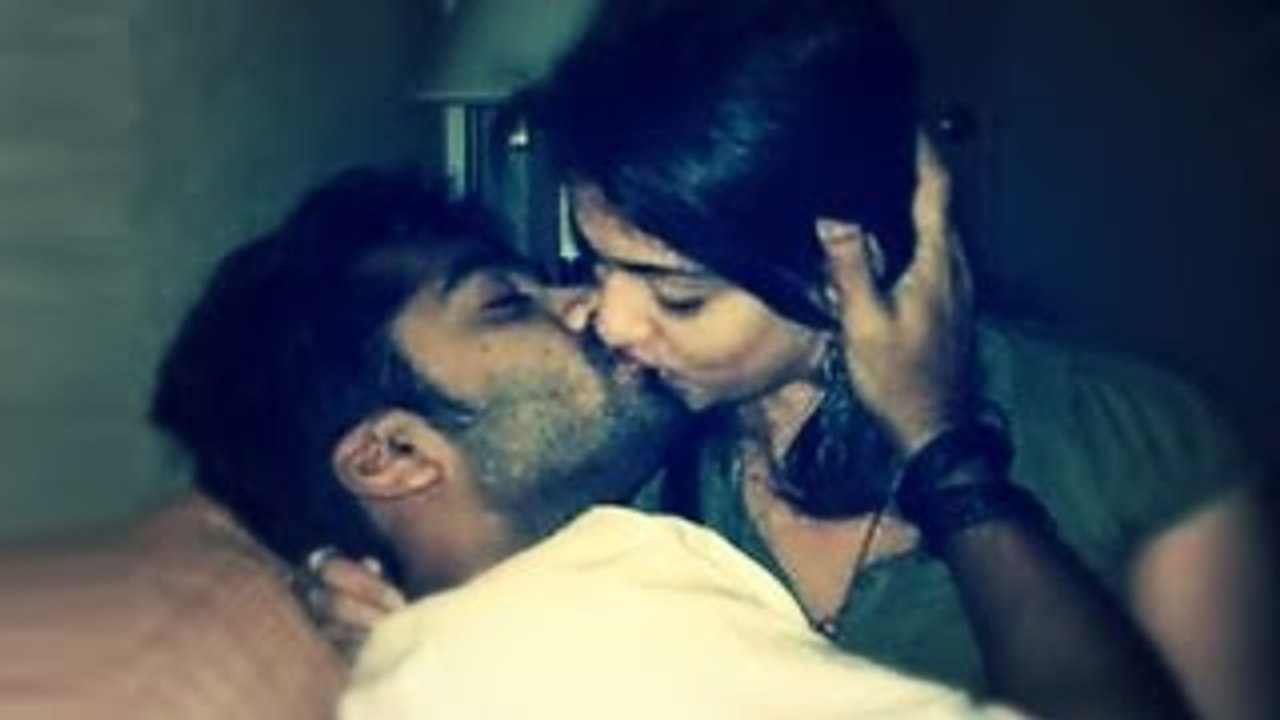 Virat Kohli Spends Night With Anushka Sharma At Her Home ?