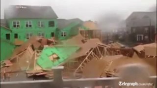 Video Record breaking winds tear down US house