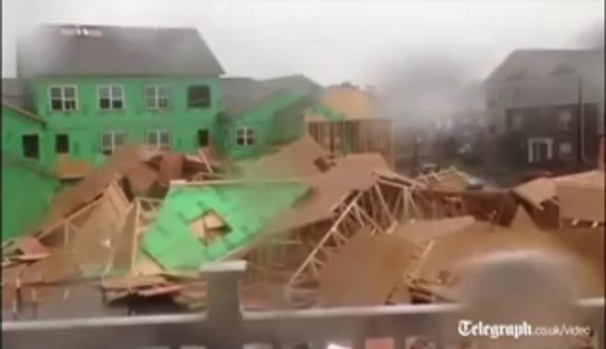 Video Record breaking winds tear down US house
