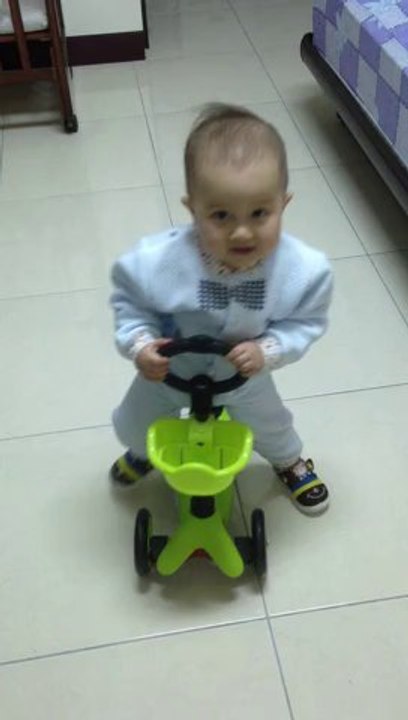 riding kick scooter