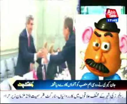 John Kerry gives Sergei Lavrov two large potatoes