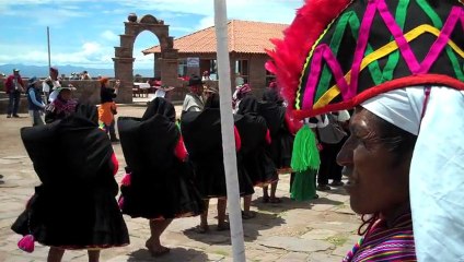 Jour de fête à Taquile/ Décollage immédiat