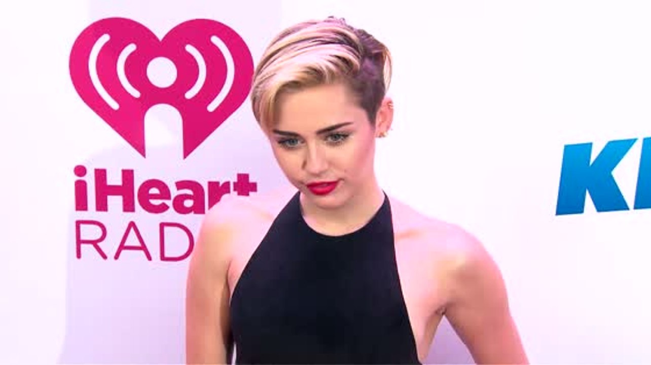 Miley cyrus reagiert darauf, dass sie