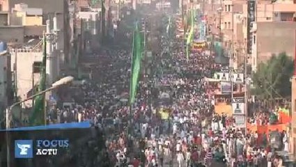 Скачать видео: Des millions de Pakistanais célèbrent l'anniversaire du prophète Mahomet