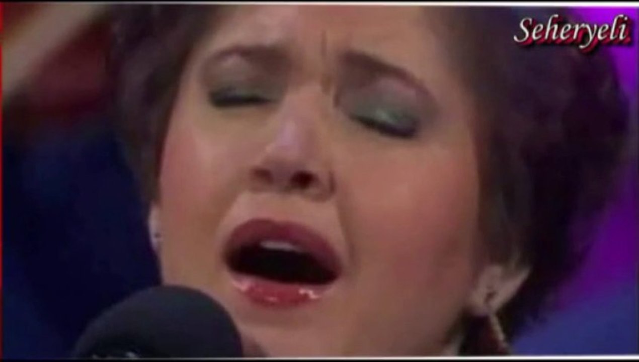Ayşe Taş  ♪♪♪ Sonbahar Goncası Mı Göğsünün Üstündeki Gül