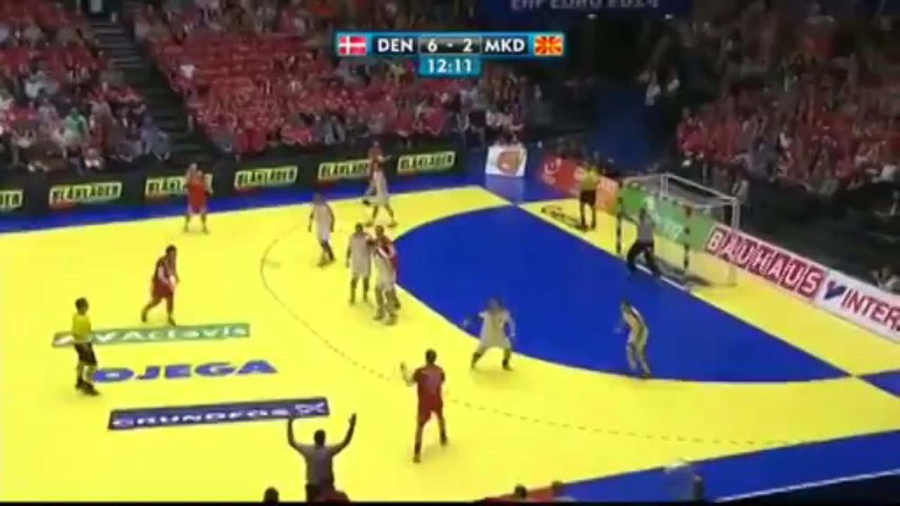 Kung-Fu Dejan Manaskov / Macédoine-Danemark / Euro 2014