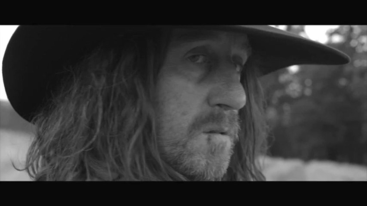 Première bande-annonce pour English Revolution