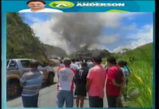Conquista: Ônibus pega fogo na Serra do Marçal